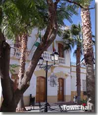 Los Gallardos town hall and plaza.