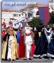 The Kings enter the Plaza to meet King Herod