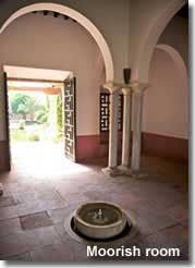 Moorish room and archway
