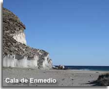 Cala de Enmedio beach and white cliffs