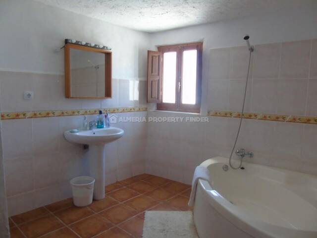 APF-5167: Town house for Sale in Somontin, Almería
