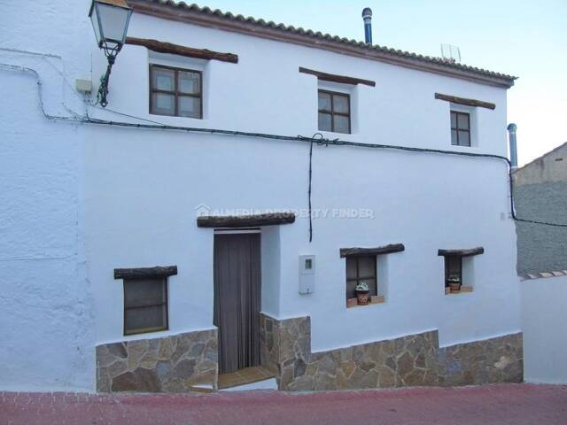 Town house in Albanchez, Almería