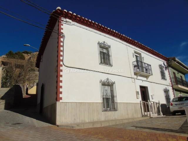 Town house in Oria, Almería