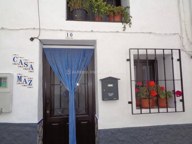 Town house in Somontin, Almería