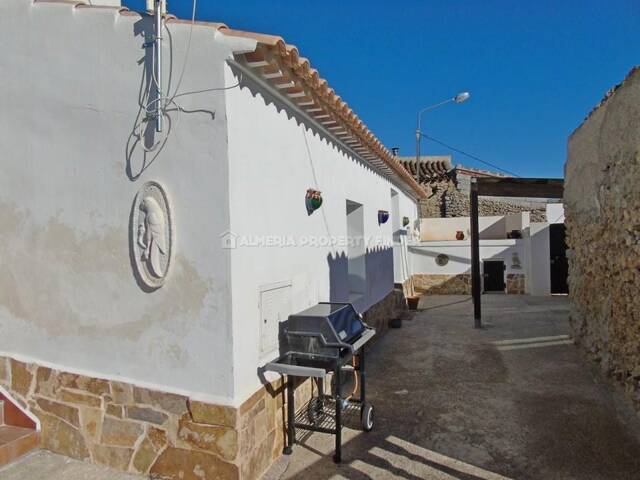 APF-220: Country house for Sale in Oria, Almería