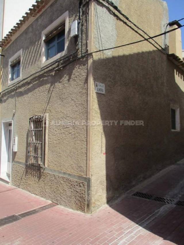 Town house in Oria, Almería
