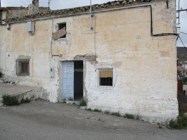 Town house in Oria, Almería