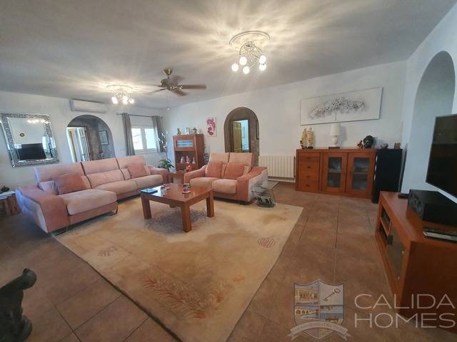 Villa Annice: Villa for Sale in Oria, Almería