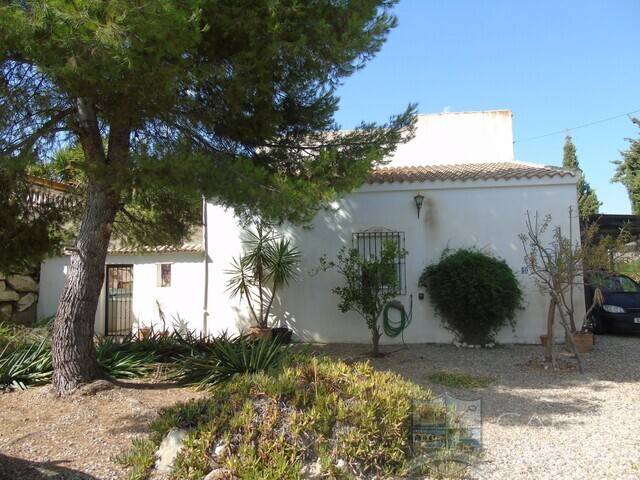 VILLA ROCO: Villa for Sale in Albanchez, Almería