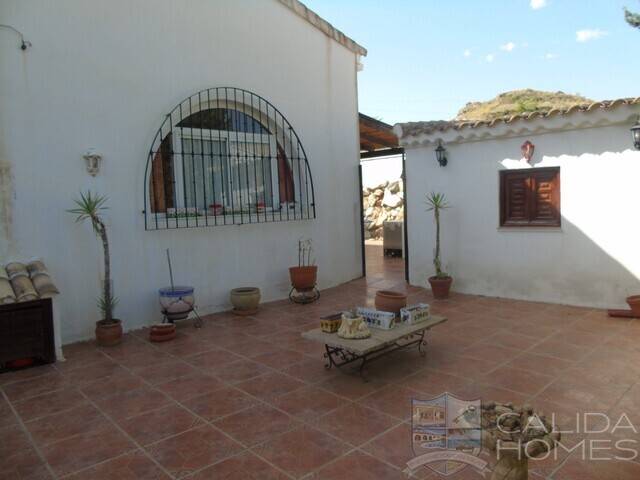 VILLA ROCO: Villa for Sale in Albanchez, Almería