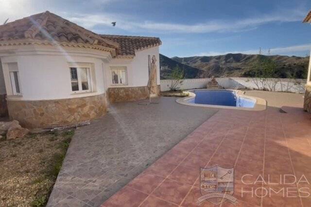 Villa Pasionata: Villa for Sale in Arboleas, Almería