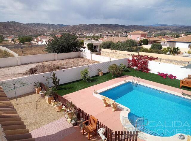Villa Retiro: Villa for Sale in Arboleas, Almería