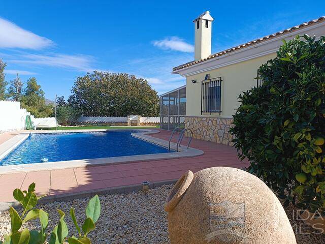 Villa Primrose: Villa for Sale in Arboleas, Almería