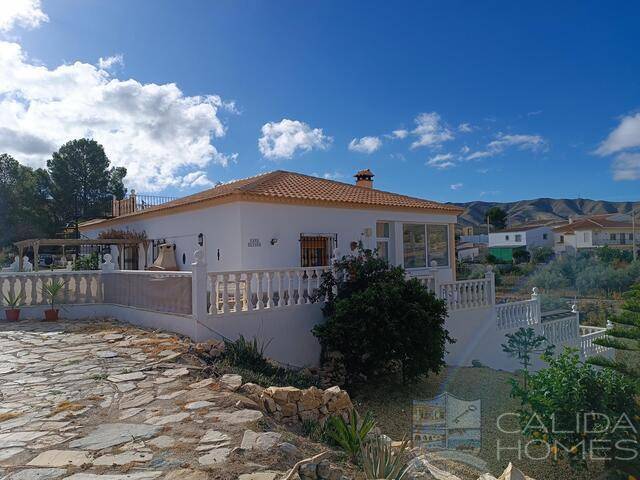 Villa Elvira: Villa for Sale in Arboleas, Almería