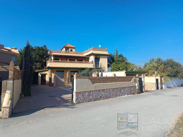 Villa Charo: Villa for Sale in Burjulu, Almería