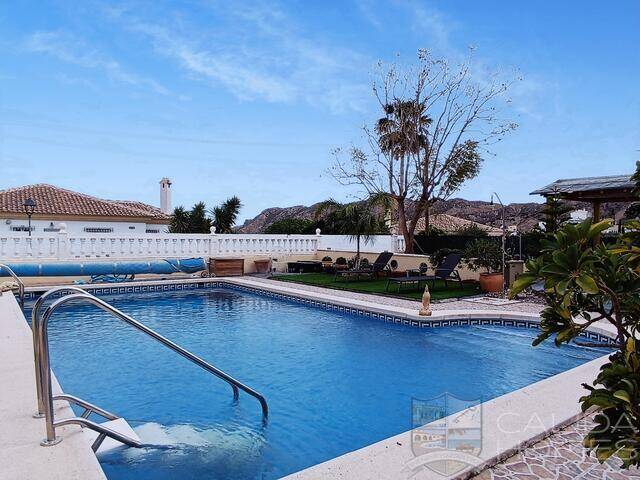 Villa Cuca: Villa for Sale in Arboleas, Almería