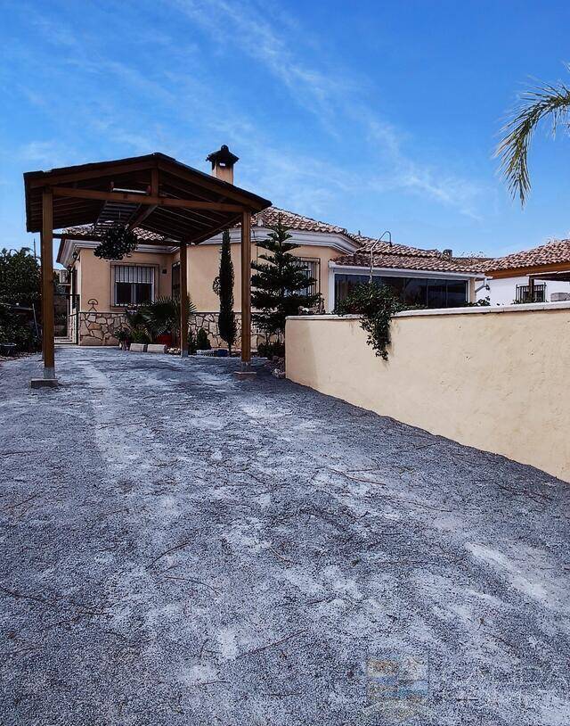Villa Cuca: Villa for Sale in Arboleas, Almería