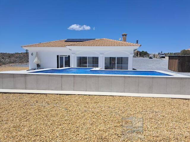 Villa Blanco: Villa for Sale in Albox, Almería
