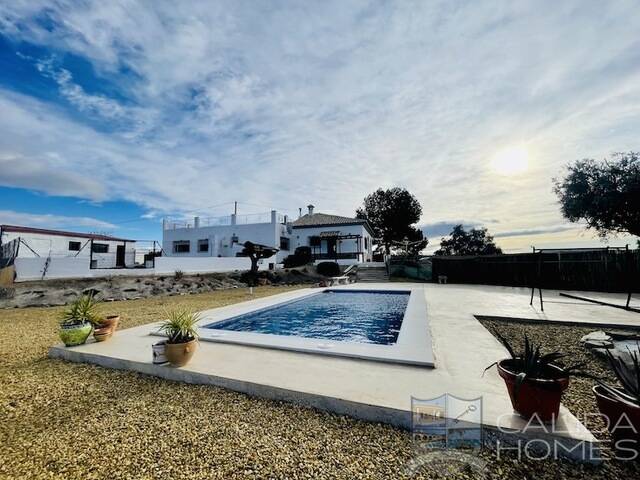 Villa Caballo: Villa for Sale in Albox, Almería