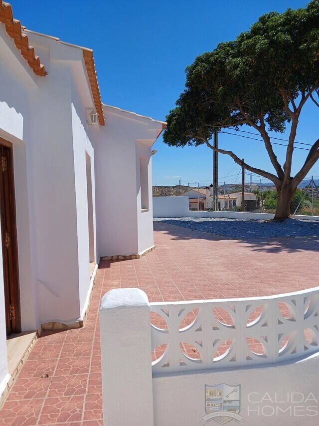 Villa Lemon Tree: Villa for Sale in Arboleas, Almería