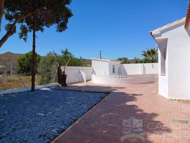 Villa Lemon Tree: Villa for Sale in Arboleas, Almería