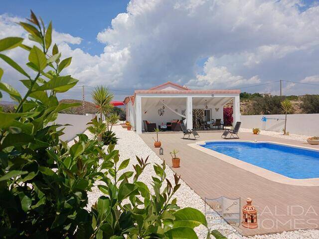 Villa Perfecta: Villa for Sale in Partaloa, Almería