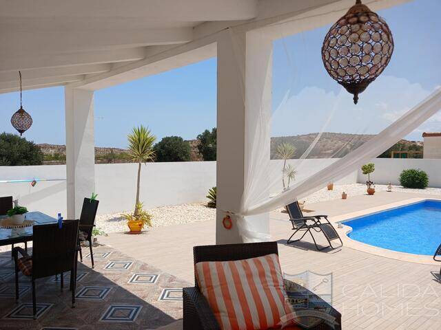 Villa Perfecta: Villa for Sale in Partaloa, Almería