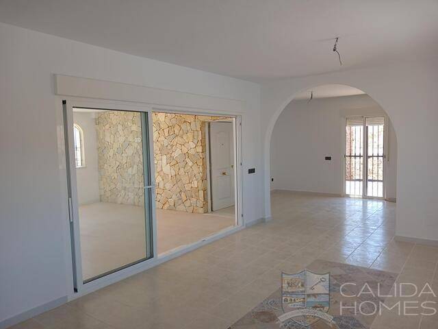 Villa Seclusion: Villa for Sale in Las Pocicas, Almería