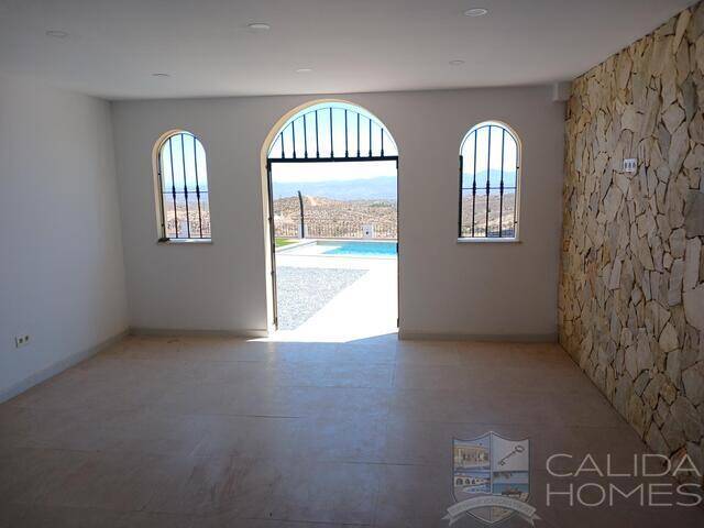 Villa Seclusion: Villa for Sale in Las Pocicas, Almería