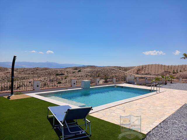 Villa Seclusion: Villa for Sale in Las Pocicas, Almería