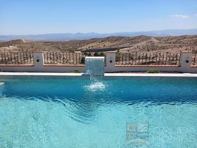 Villa Seclusion: Villa for Sale in Las Pocicas, Almería