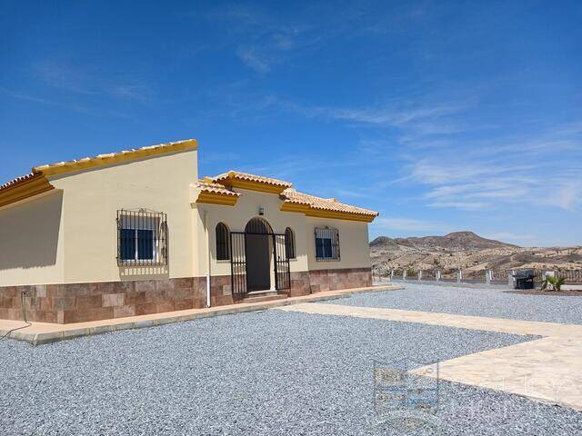 Villa Seclusion: Villa for Sale in Las Pocicas, Almería