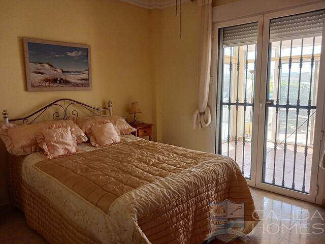 Villa Cerezaa: Villa for Sale in Arboleas, Almería