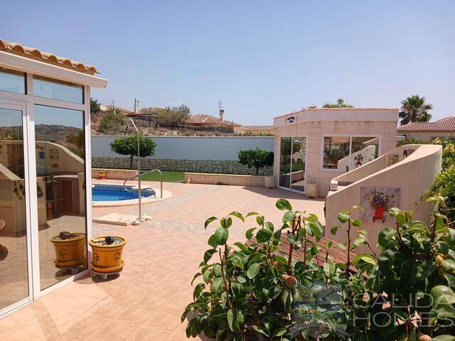 Villa Cerezaa: Villa for Sale in Arboleas, Almería