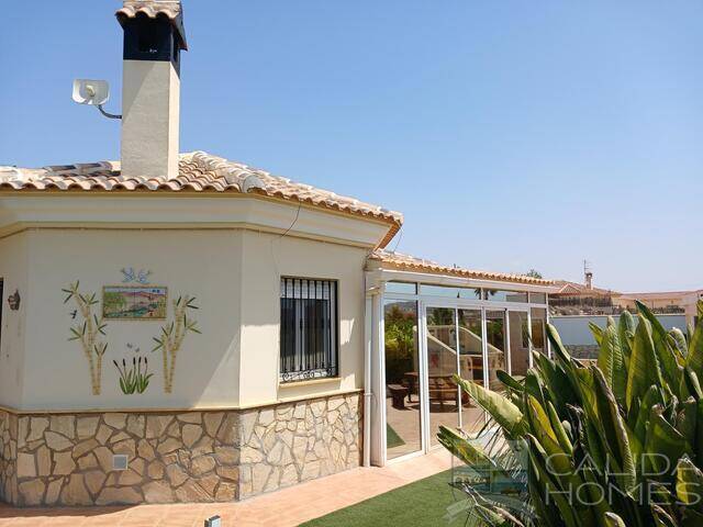 Villa Cerezaa: Villa for Sale in Arboleas, Almería