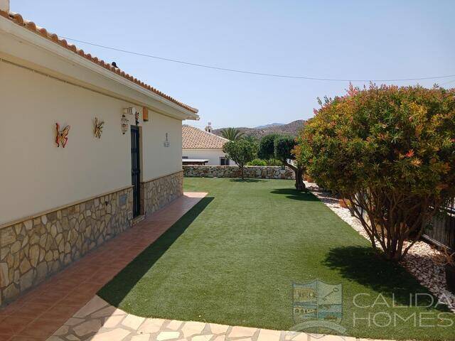 Villa Cerezaa: Villa for Sale in Arboleas, Almería