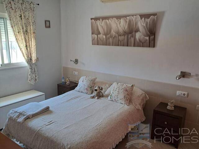 Villa Lily: Villa for Sale in Arboleas, Almería