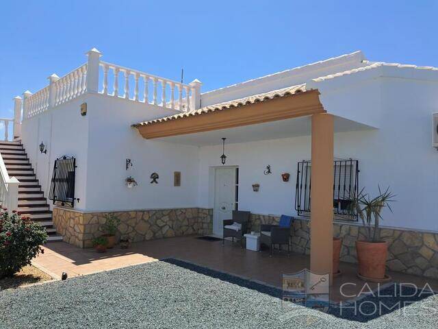 Villa Lily: Villa for Sale in Arboleas, Almería