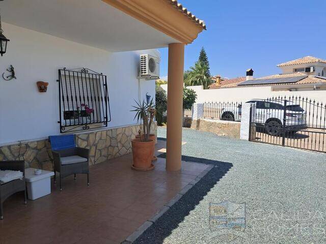 Villa Lily: Villa for Sale in Arboleas, Almería