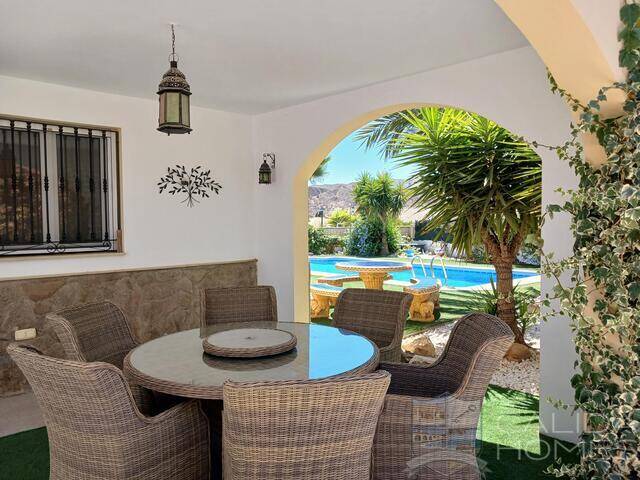 Villa Jacinta: Villa for Sale in Arboleas, Almería