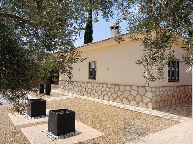 Villa Grecia: Villa for Sale in Arboleas, Almería