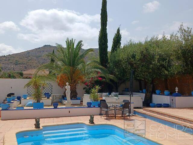 Villa Grecia: Villa for Sale in Arboleas, Almería