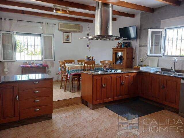 Villa Salsa: Villa for Sale in Arboleas, Almería