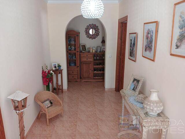 Villa Salsa: Villa for Sale in Arboleas, Almería