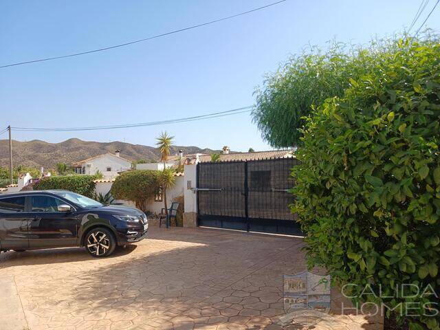 Villa Salsa: Villa for Sale in Arboleas, Almería