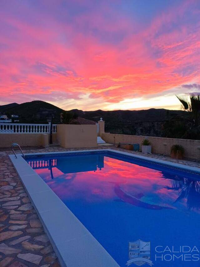 Villa Rumba: Villa for Sale in Arboleas, Almería