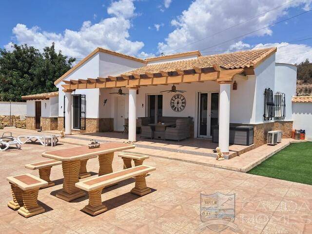 Villa Fluida: Villa for Sale in Arboleas, Almería