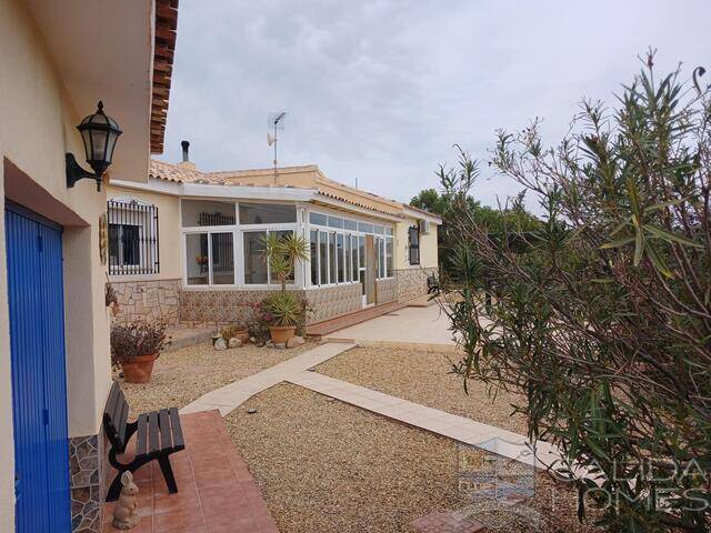 Villa Estrellas: Villa for Sale in Albox, Almería