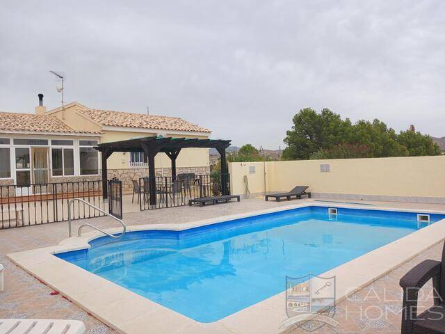 Villa Estrellas: Villa for Sale in Albox, Almería