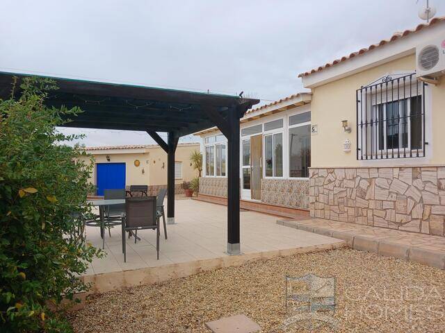 Villa Estrellas: Villa for Sale in Albox, Almería